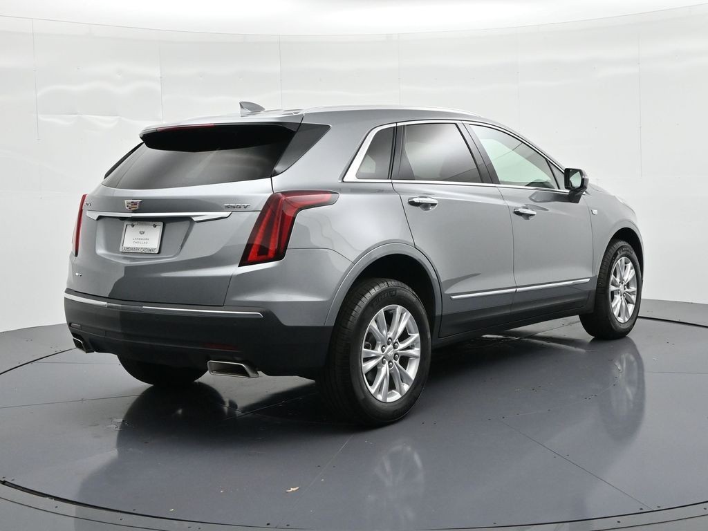Cadillac XT5 Vehicle Full-screen Gallery Image 5