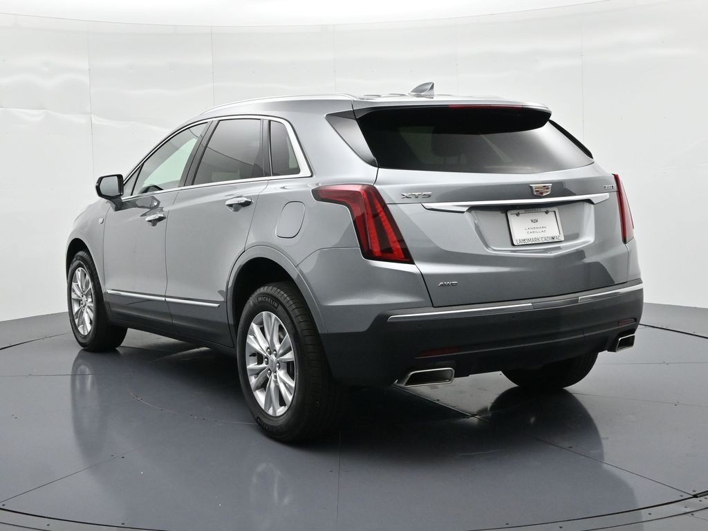 Cadillac XT5 Vehicle Full-screen Gallery Image 7