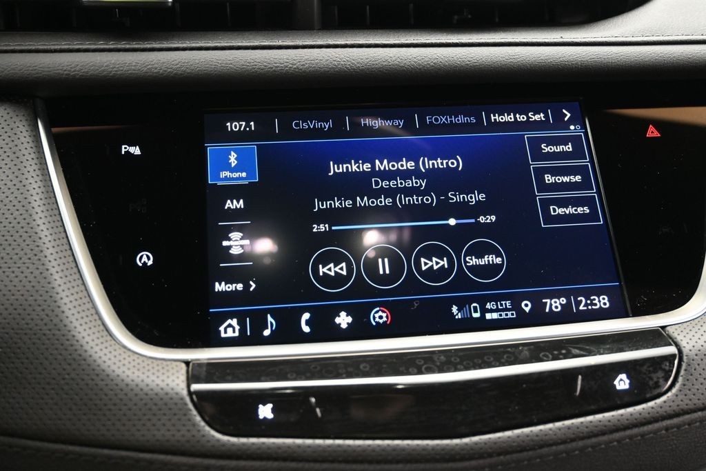 Cadillac XT5 Vehicle Full-screen Gallery Image 9