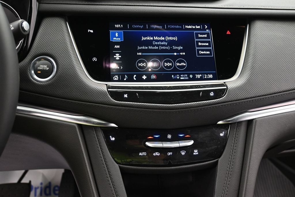 Cadillac XT5 Vehicle Full-screen Gallery Image 11