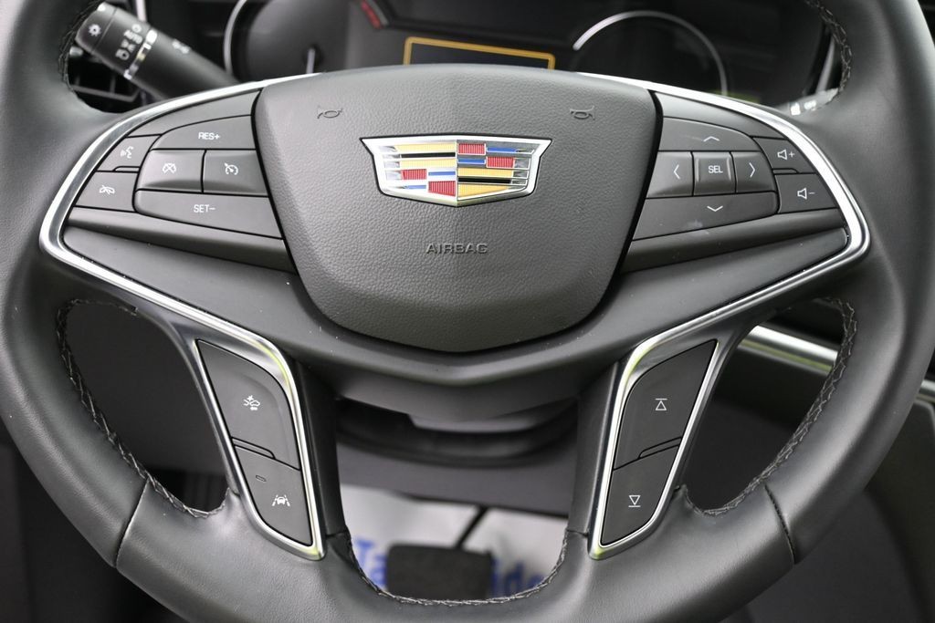 Cadillac XT5 Vehicle Full-screen Gallery Image 13