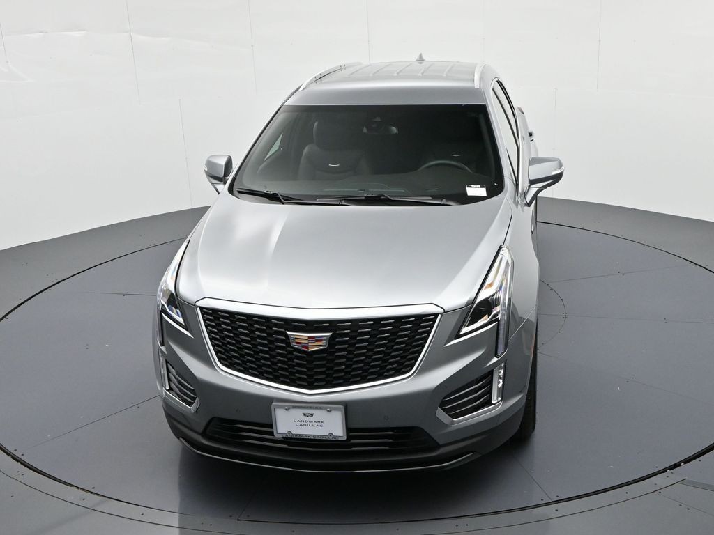Cadillac XT5 Vehicle Full-screen Gallery Image 16