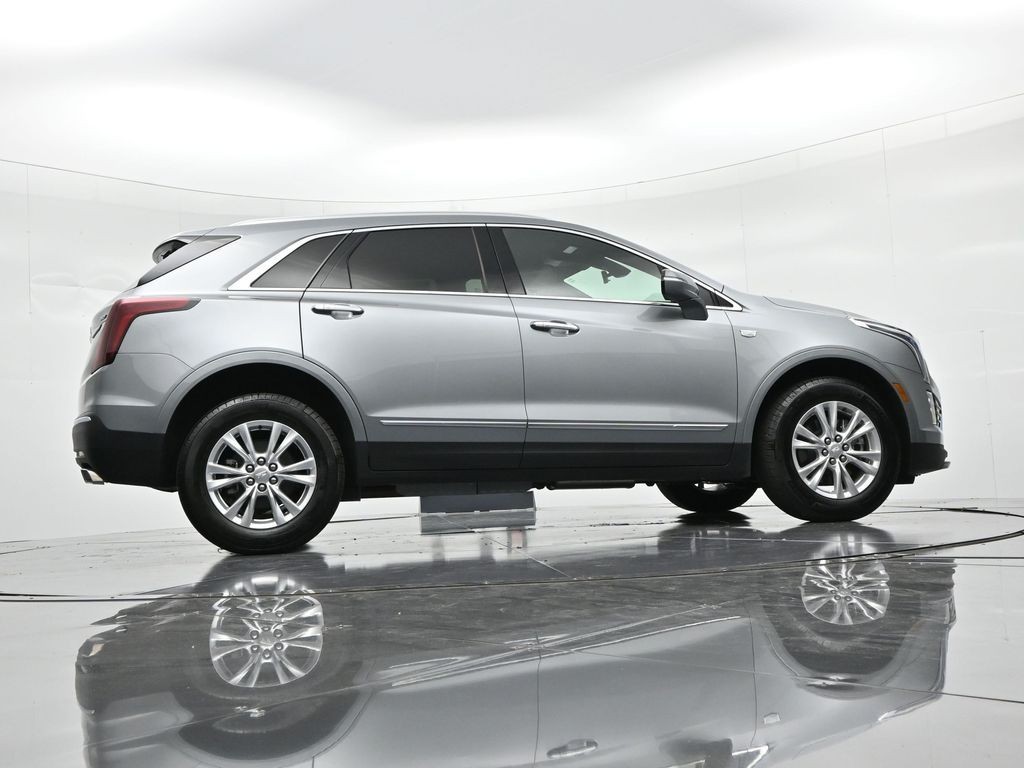 Cadillac XT5 Vehicle Full-screen Gallery Image 22