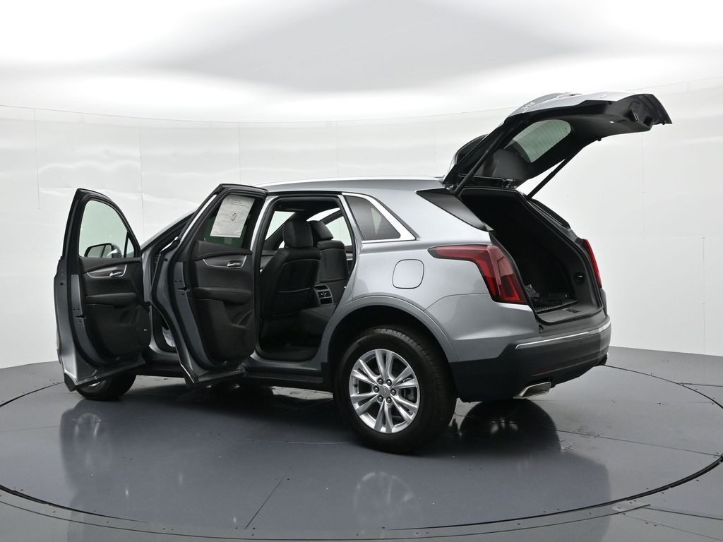 Cadillac XT5 Vehicle Full-screen Gallery Image 24