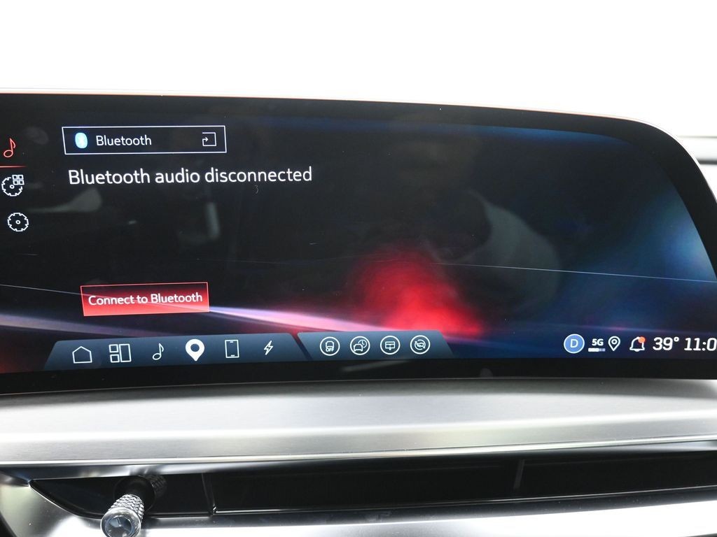 Cadillac LYRIQ Vehicle Full-screen Gallery Image 10