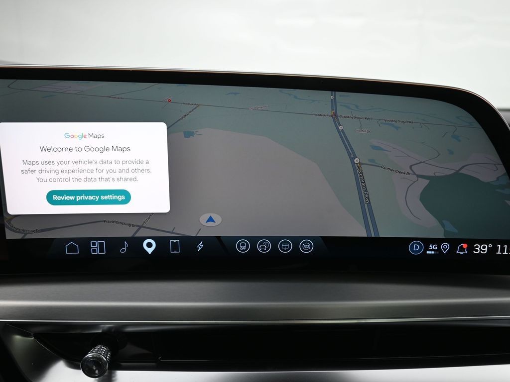 Cadillac LYRIQ Vehicle Full-screen Gallery Image 11