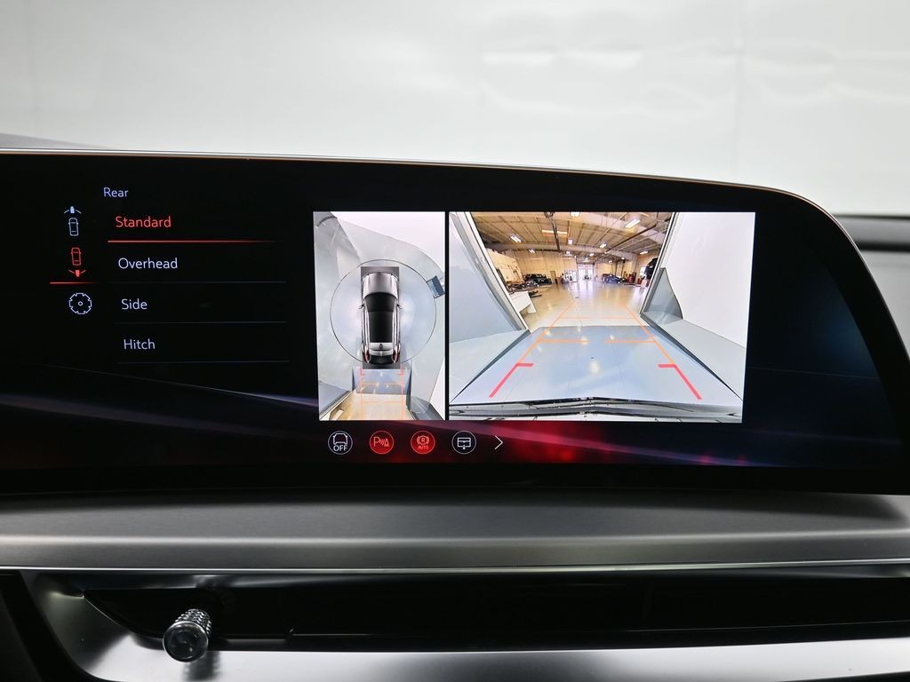 Cadillac LYRIQ Vehicle Full-screen Gallery Image 12