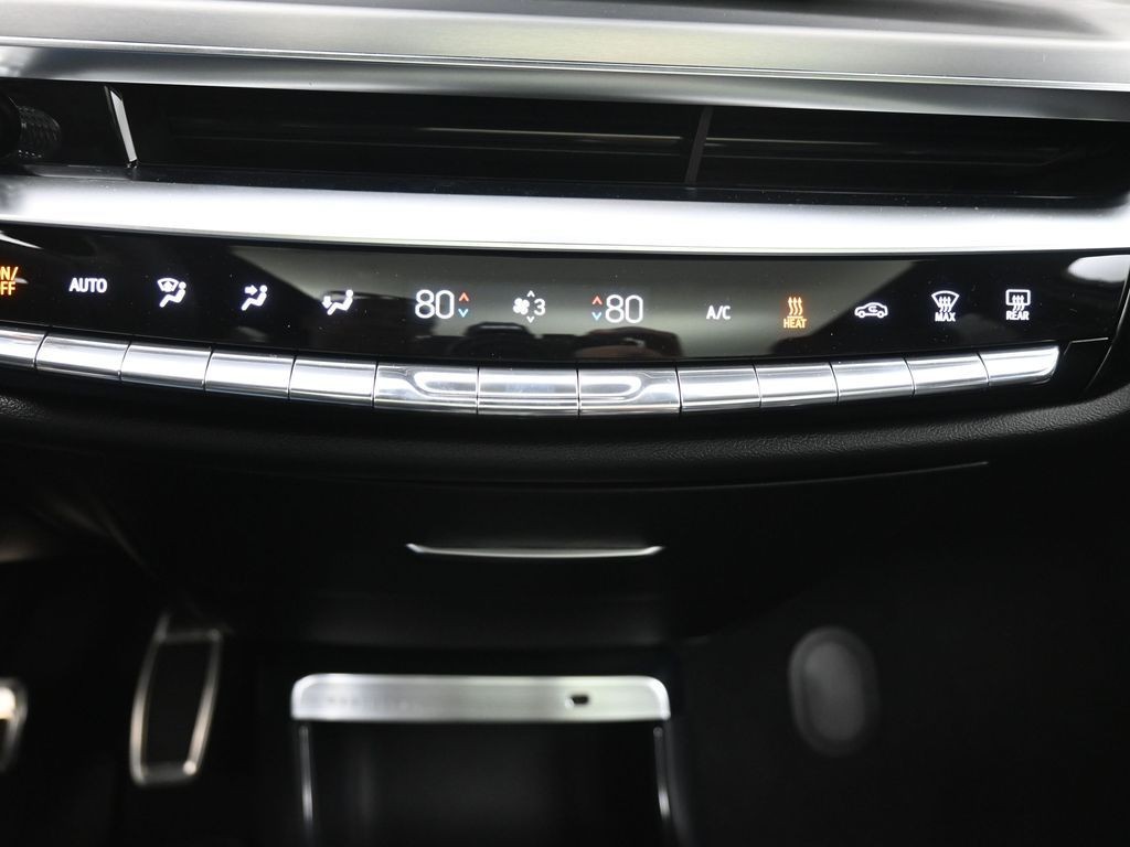 Cadillac LYRIQ Vehicle Full-screen Gallery Image 14