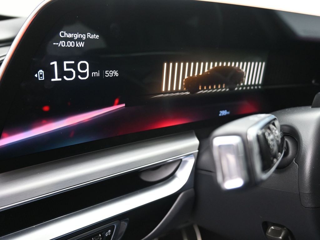 Cadillac LYRIQ Vehicle Full-screen Gallery Image 17