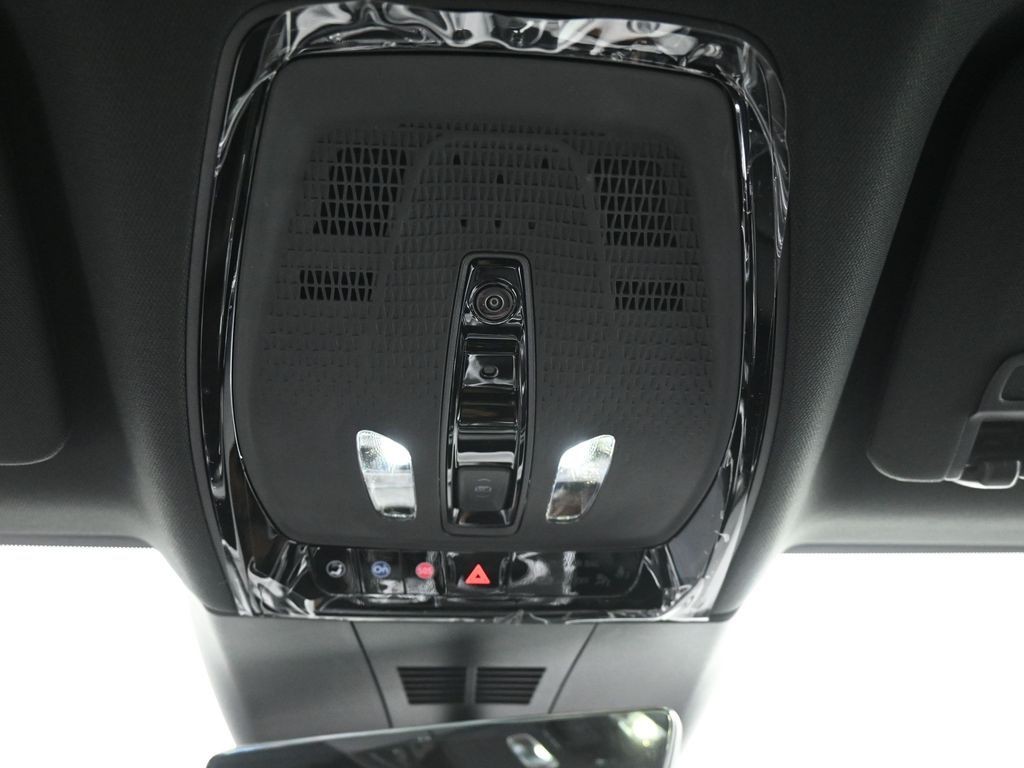 Cadillac LYRIQ Vehicle Full-screen Gallery Image 23