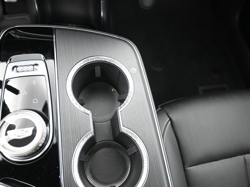 Cadillac LYRIQ Vehicle Full-screen Gallery Image 24