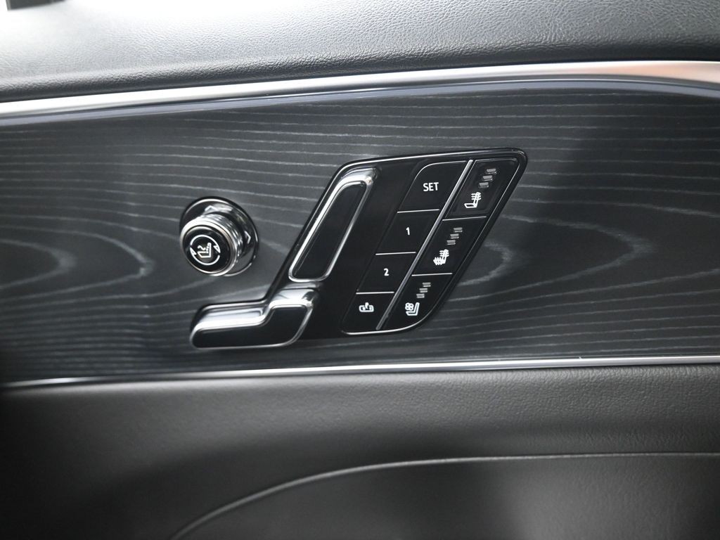 Cadillac LYRIQ Vehicle Full-screen Gallery Image 26