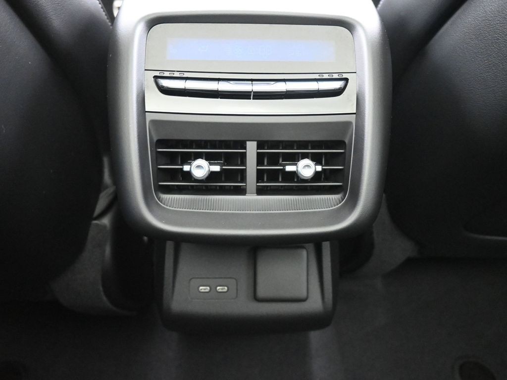 Cadillac LYRIQ Vehicle Full-screen Gallery Image 27