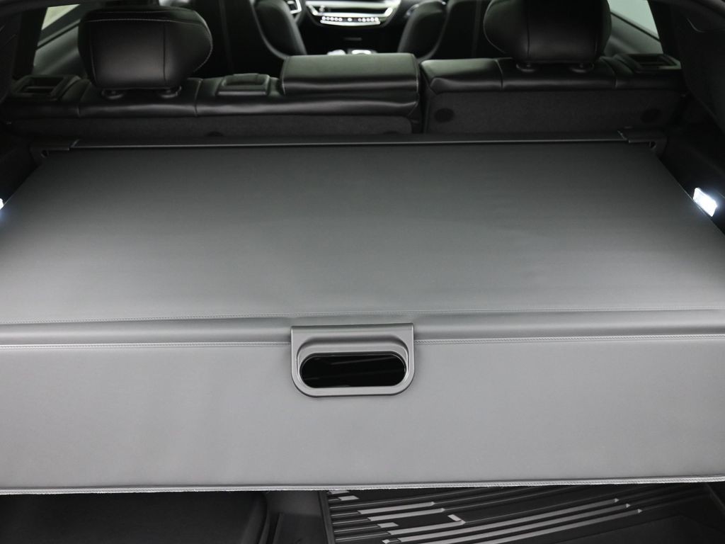 Cadillac LYRIQ Vehicle Full-screen Gallery Image 29