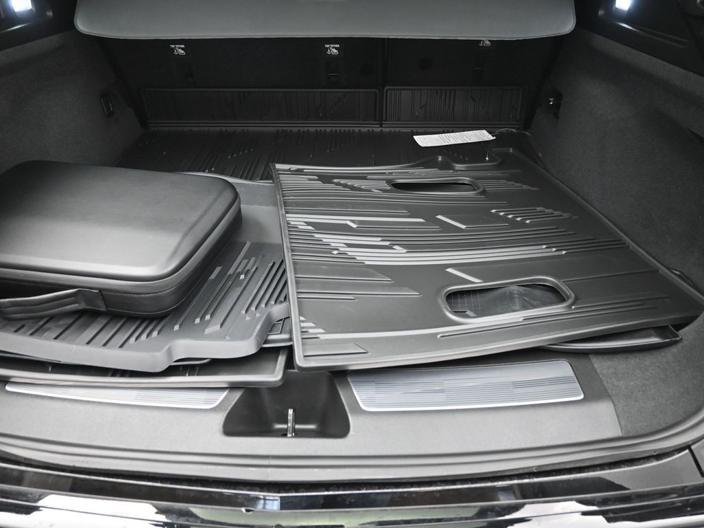 Cadillac LYRIQ Vehicle Full-screen Gallery Image 30