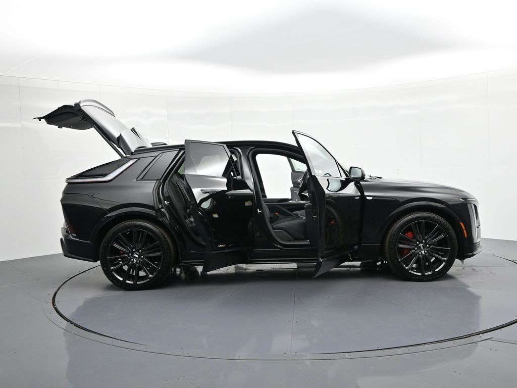 Cadillac LYRIQ Vehicle Full-screen Gallery Image 39