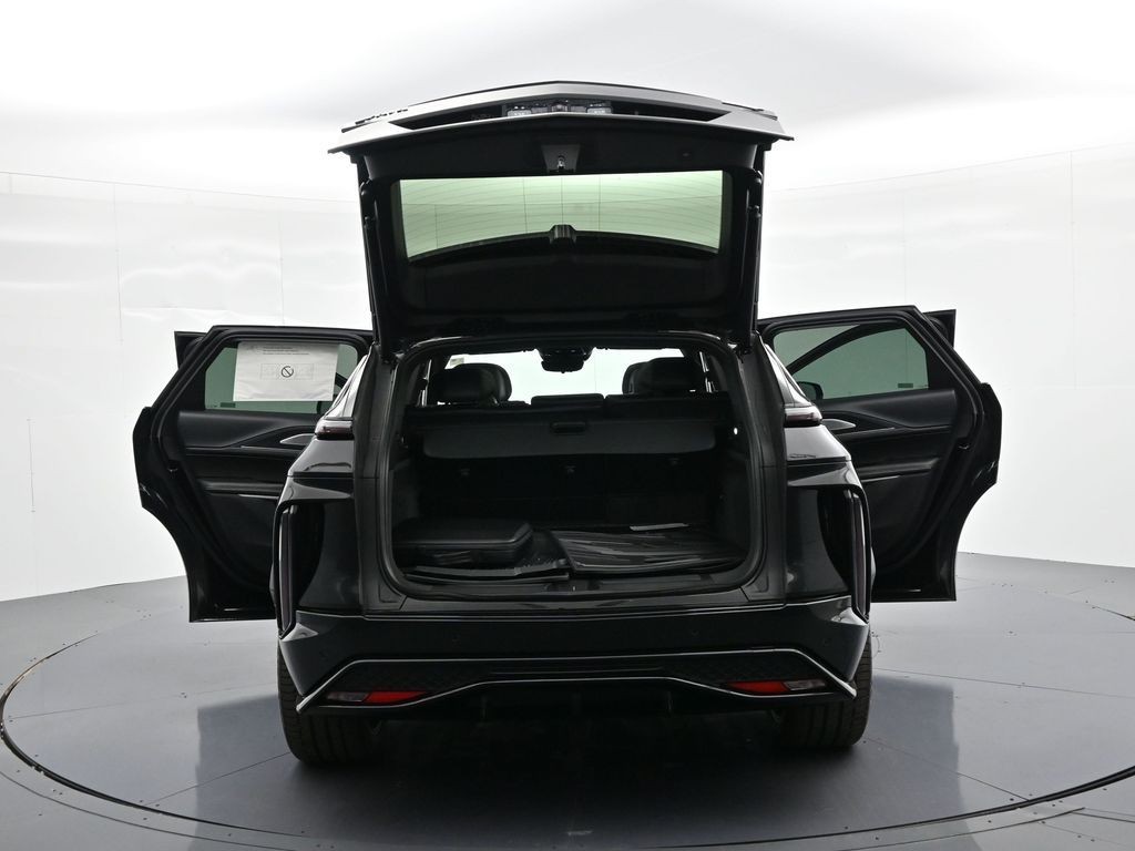 Cadillac LYRIQ Vehicle Full-screen Gallery Image 42