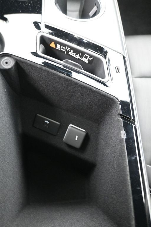 Cadillac LYRIQ Vehicle Full-screen Gallery Image 25