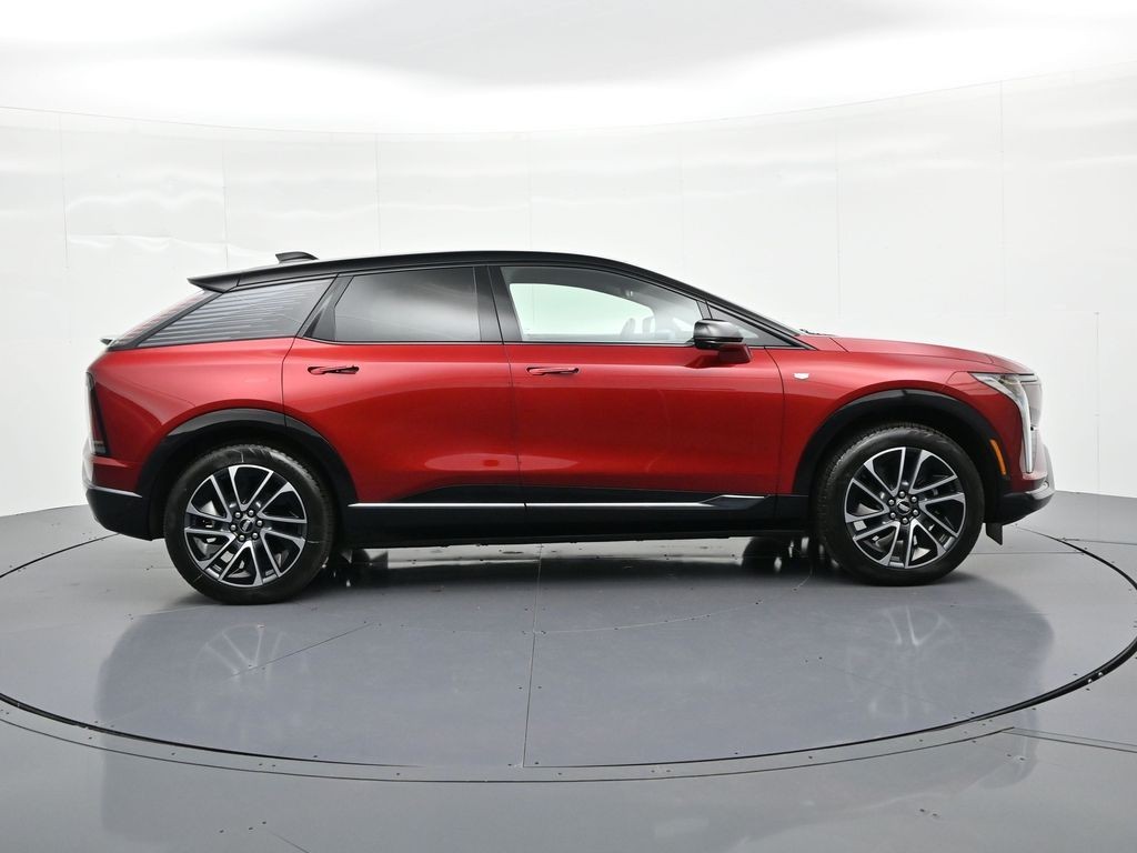 Cadillac OPTIQ Vehicle Full-screen Gallery Image 4