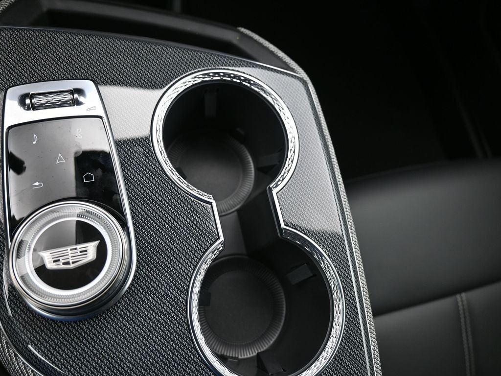 Cadillac OPTIQ Vehicle Full-screen Gallery Image 13