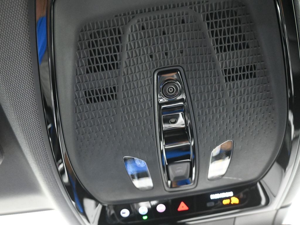 Cadillac OPTIQ Vehicle Full-screen Gallery Image 15