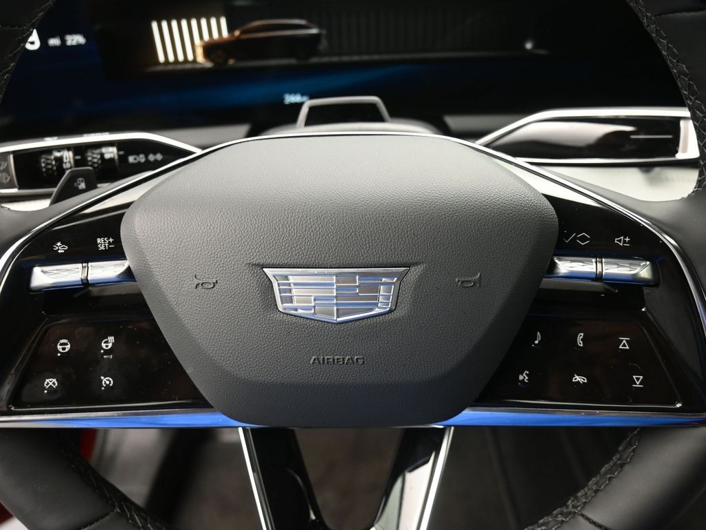 Cadillac OPTIQ Vehicle Full-screen Gallery Image 17