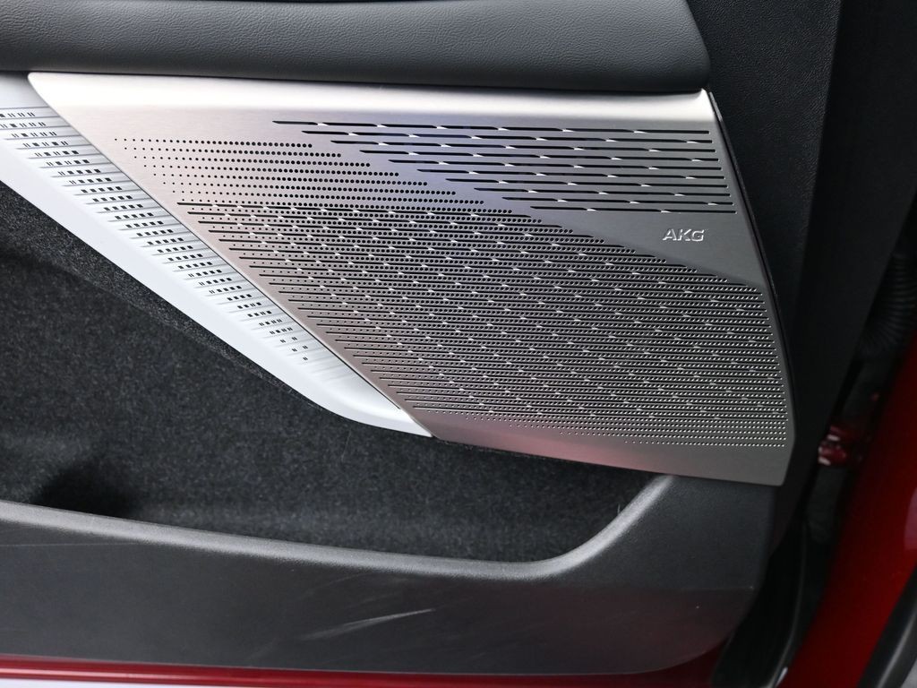 Cadillac OPTIQ Vehicle Full-screen Gallery Image 21