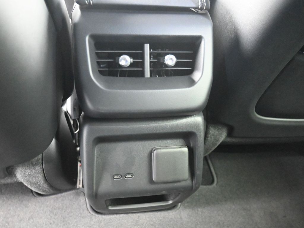 Cadillac OPTIQ Vehicle Full-screen Gallery Image 22