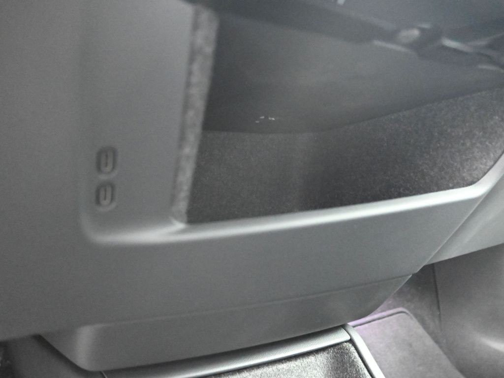 Cadillac OPTIQ Vehicle Full-screen Gallery Image 23