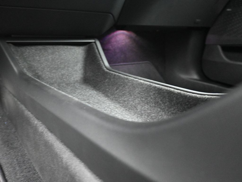 Cadillac OPTIQ Vehicle Full-screen Gallery Image 24