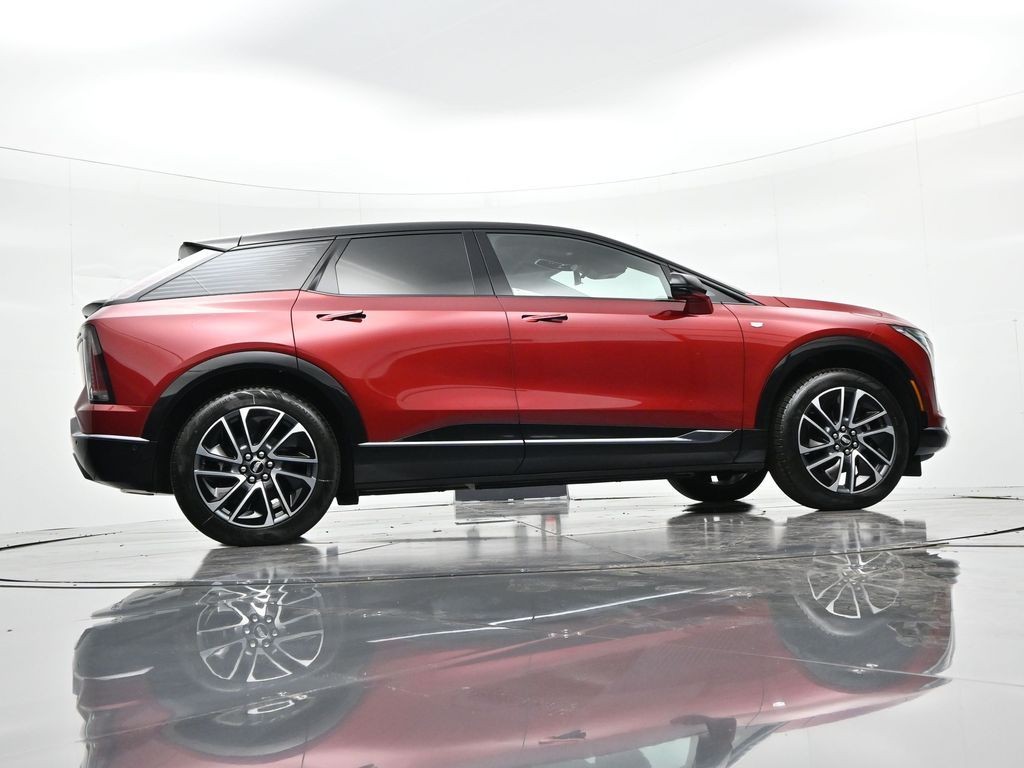 Cadillac OPTIQ Vehicle Full-screen Gallery Image 32