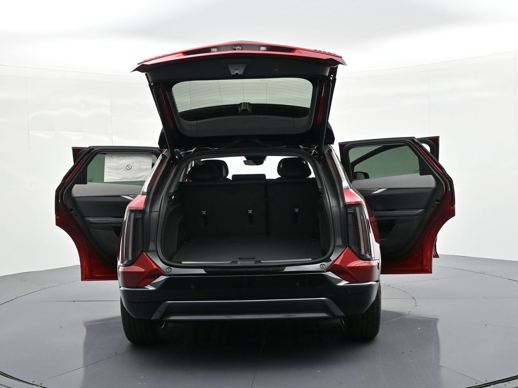 Cadillac OPTIQ Vehicle Full-screen Gallery Image 36