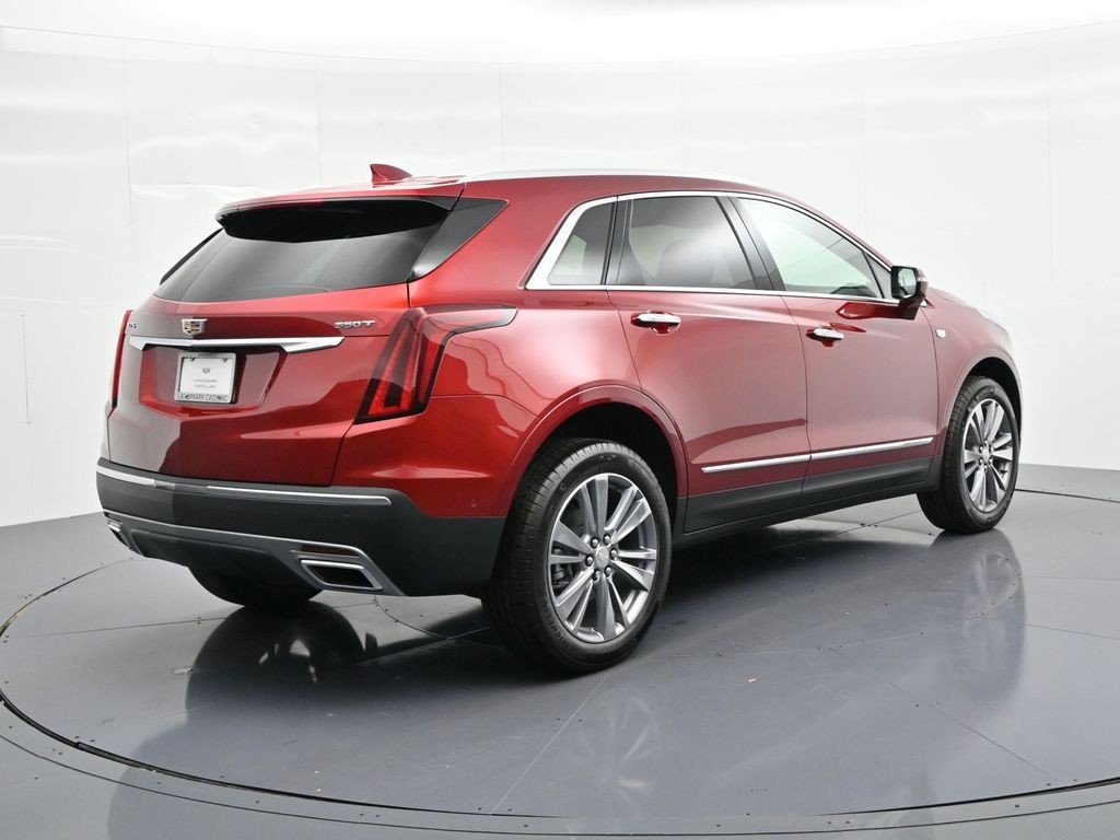 Cadillac XT5 Vehicle Full-screen Gallery Image 5