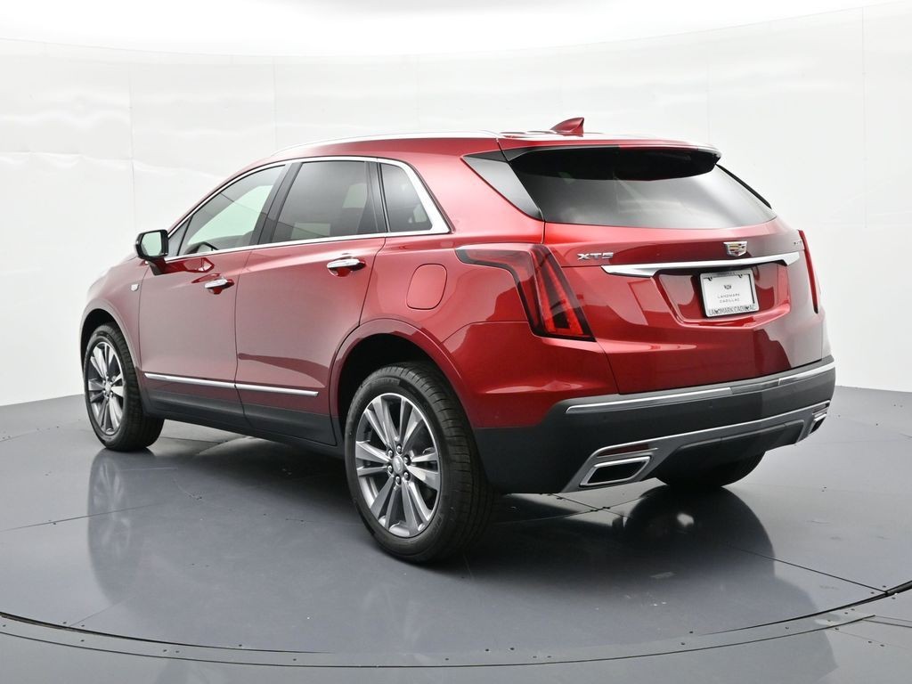 Cadillac XT5 Vehicle Full-screen Gallery Image 7