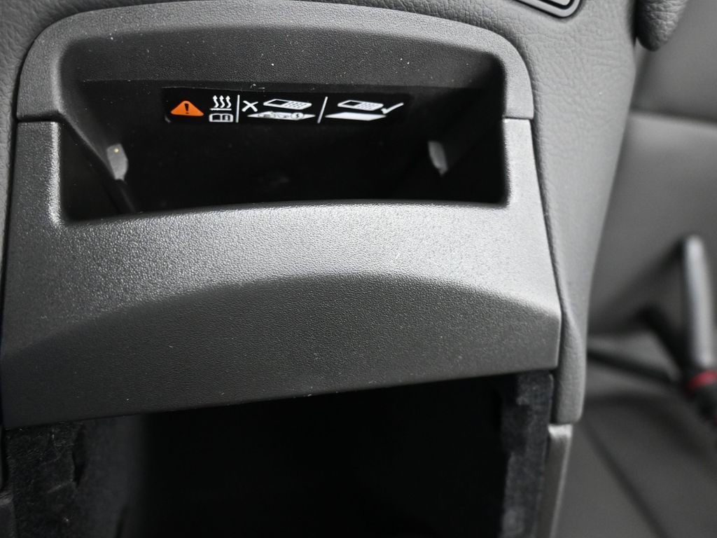 Cadillac XT5 Vehicle Full-screen Gallery Image 15