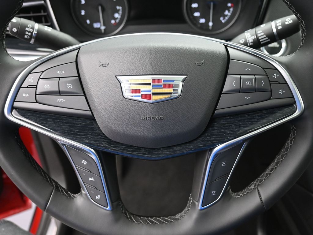 Cadillac XT5 Vehicle Full-screen Gallery Image 18