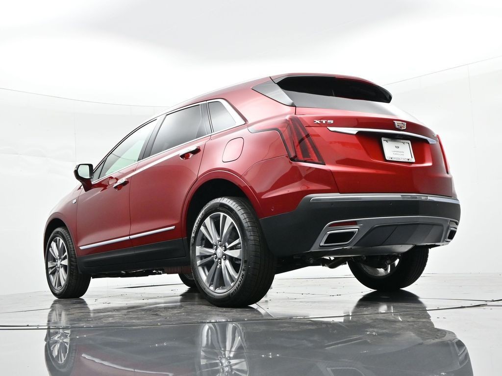 Cadillac XT5 Vehicle Full-screen Gallery Image 32