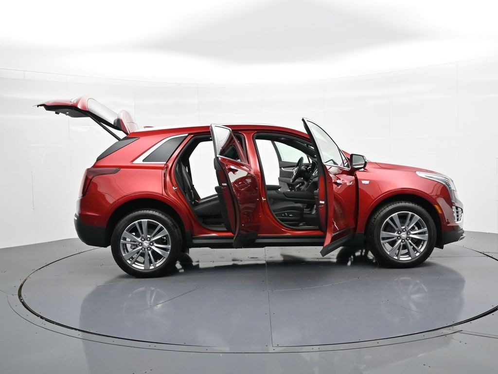 Cadillac XT5 Vehicle Full-screen Gallery Image 36