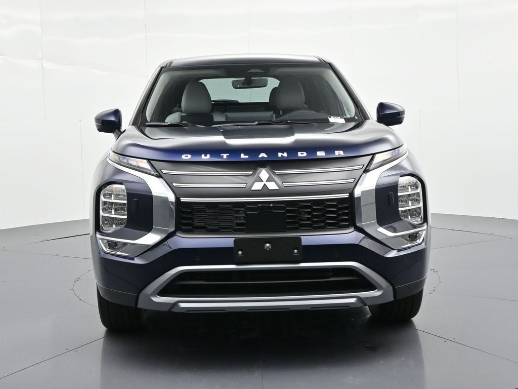 Mitsubishi Outlander Vehicle Full-screen Gallery Image 2