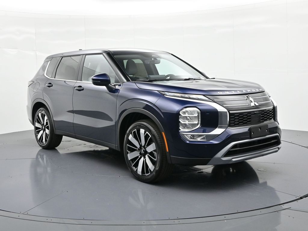 Mitsubishi Outlander Vehicle Full-screen Gallery Image 3