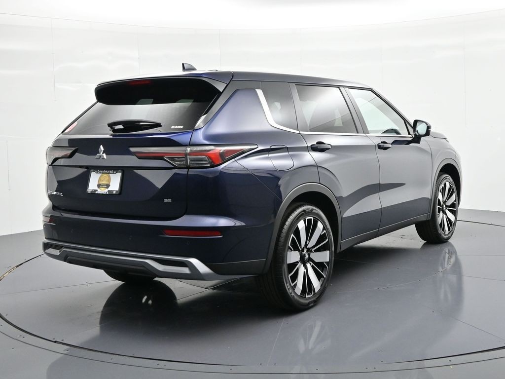 Mitsubishi Outlander Vehicle Full-screen Gallery Image 5