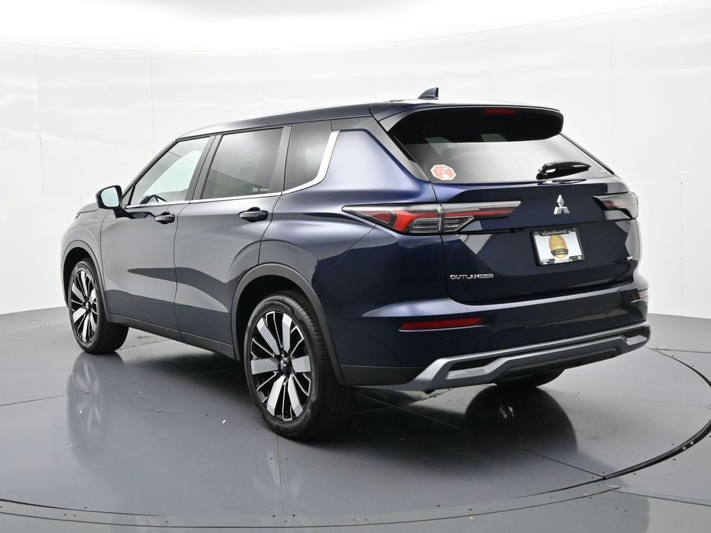 Mitsubishi Outlander Vehicle Full-screen Gallery Image 7