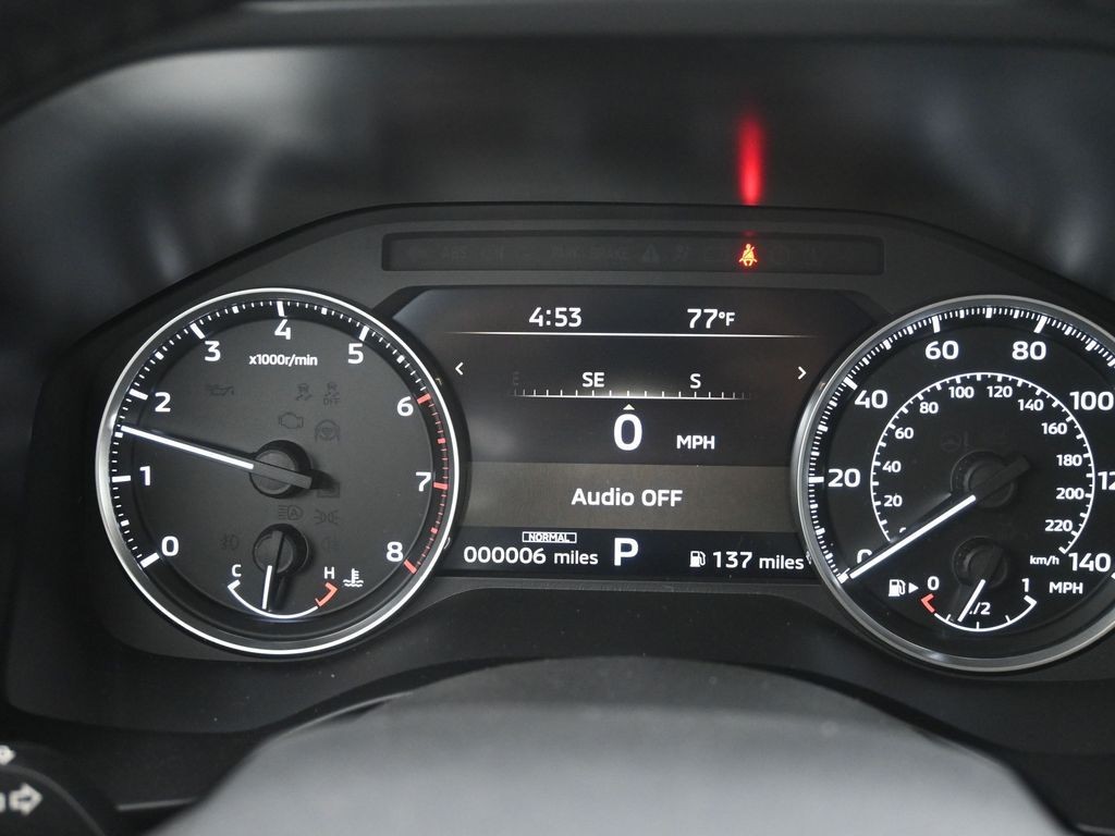 Mitsubishi Outlander Vehicle Full-screen Gallery Image 9