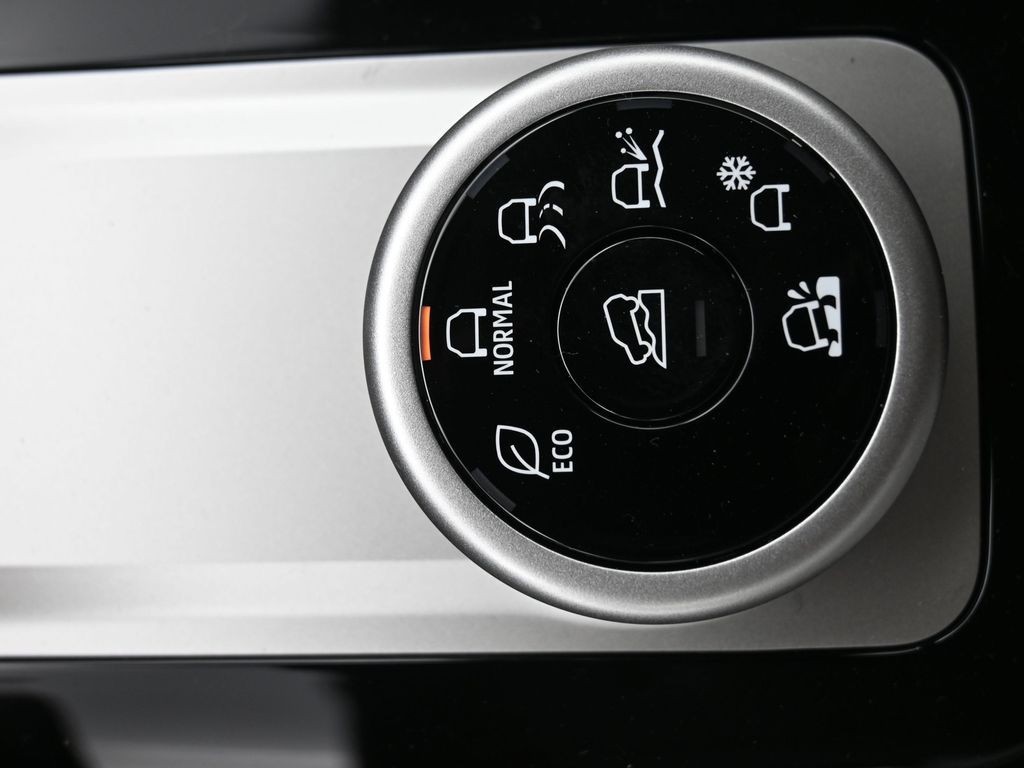 Mitsubishi Outlander Vehicle Full-screen Gallery Image 14