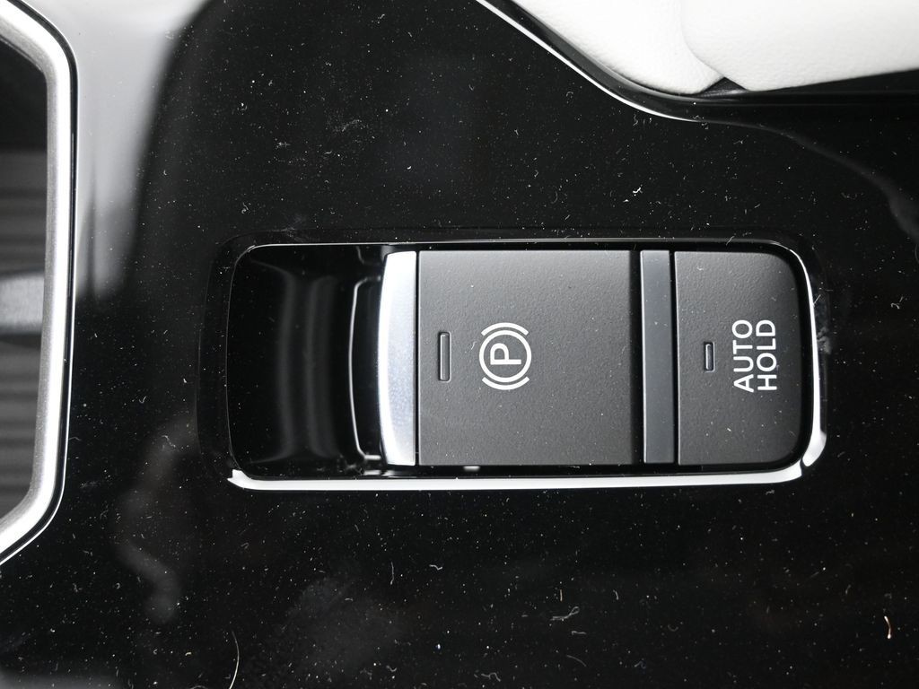 Mitsubishi Outlander Vehicle Full-screen Gallery Image 15