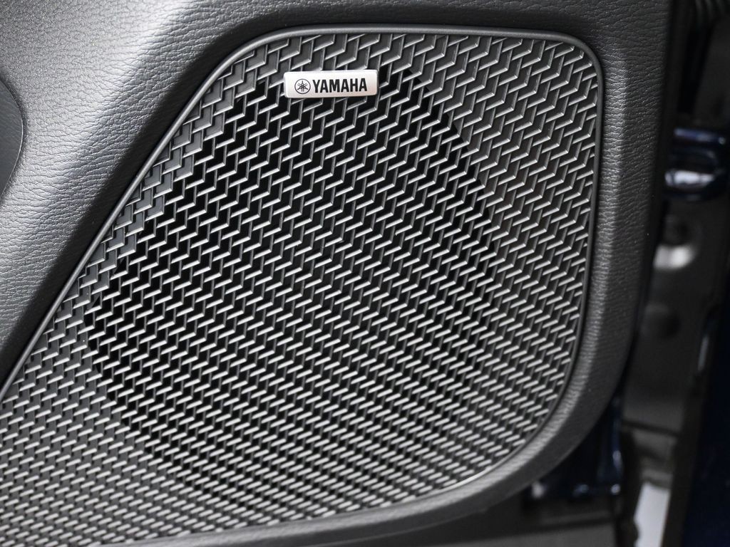 Mitsubishi Outlander Vehicle Full-screen Gallery Image 20