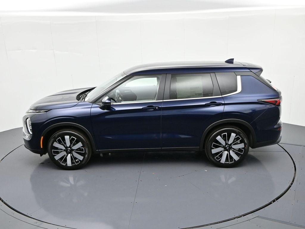 Mitsubishi Outlander Vehicle Full-screen Gallery Image 25