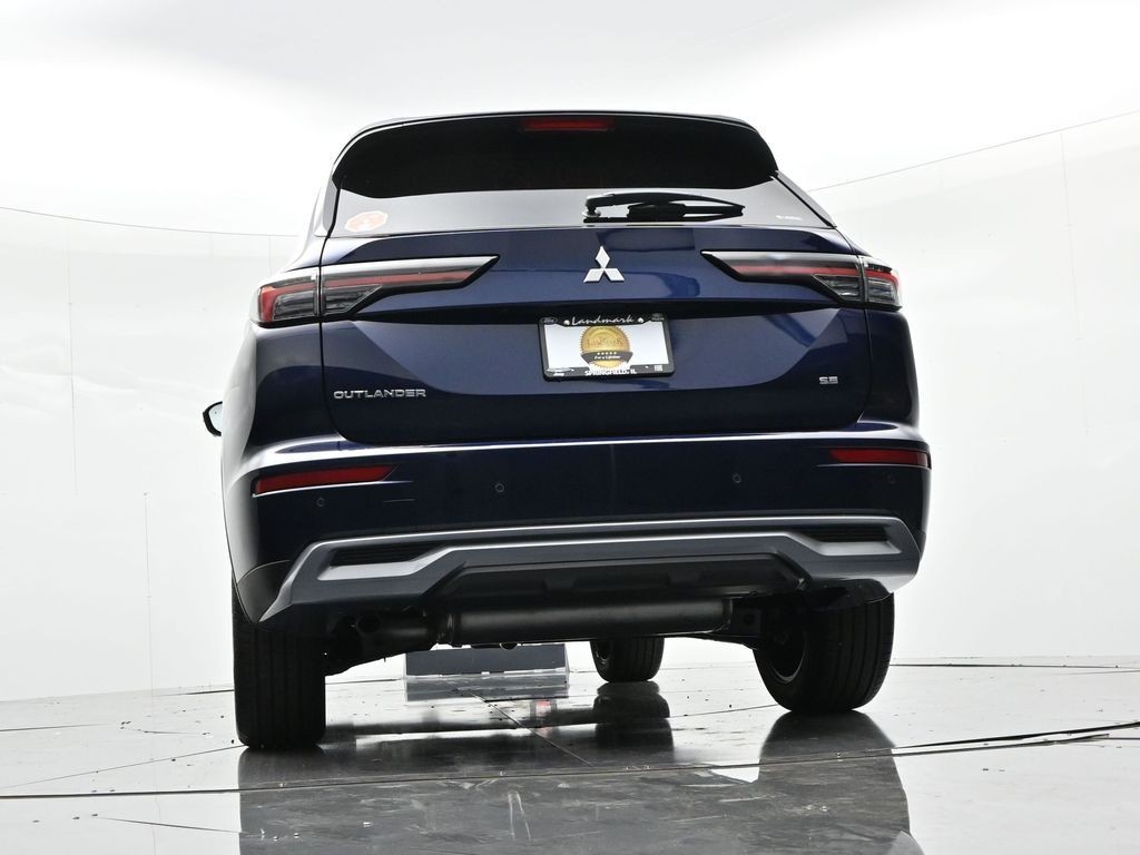 Mitsubishi Outlander Vehicle Full-screen Gallery Image 27