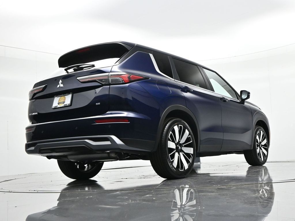 Mitsubishi Outlander Vehicle Full-screen Gallery Image 28