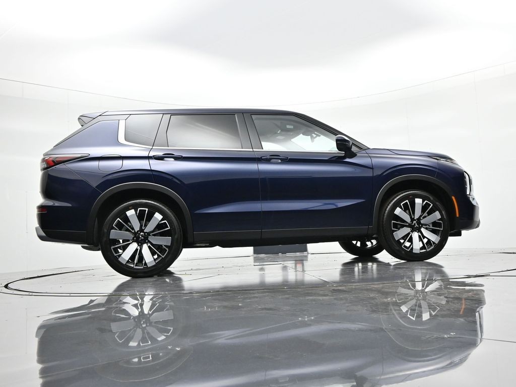 Mitsubishi Outlander Vehicle Full-screen Gallery Image 29
